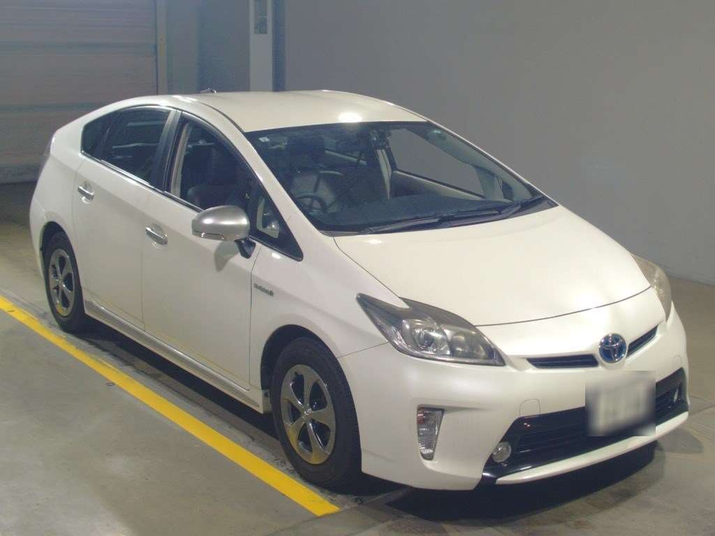 2013 Toyota Prius ZVW30[2]