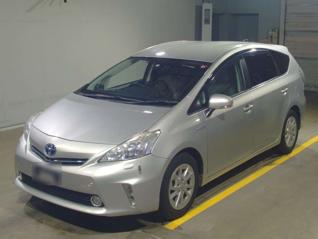 2011 Toyota Prius alpha ZVW41W[0]