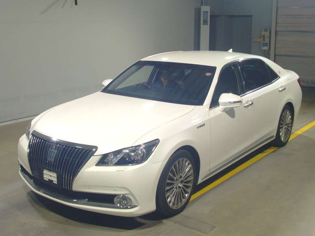 2014 Toyota Crown Majesta GWS214[0]