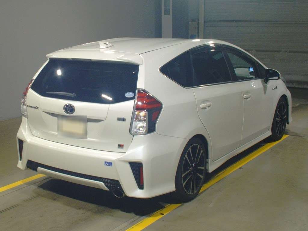 2018 Toyota Prius alpha ZVW41W[1]