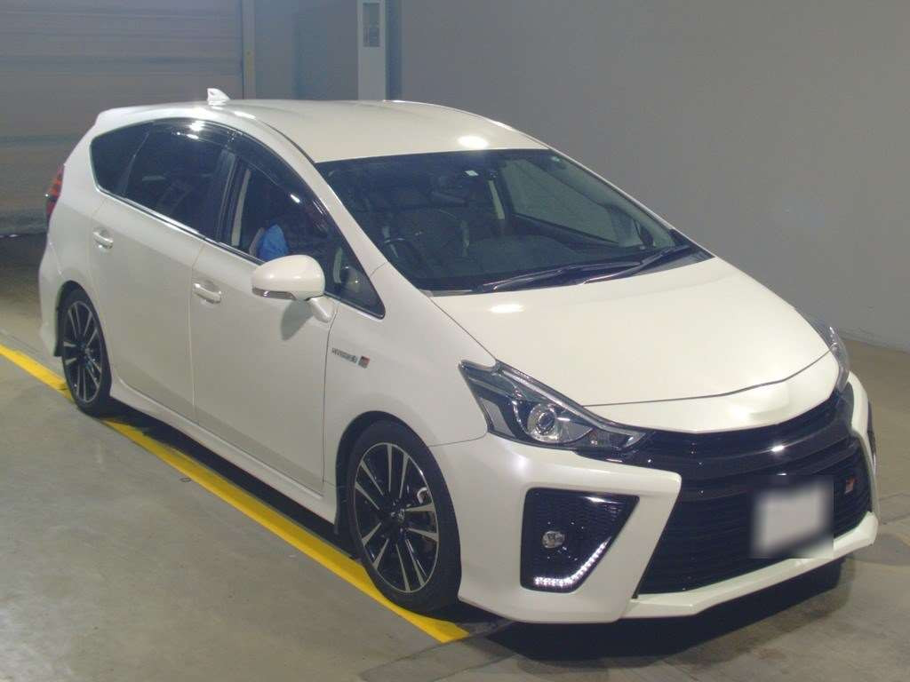 2018 Toyota Prius alpha ZVW41W[2]