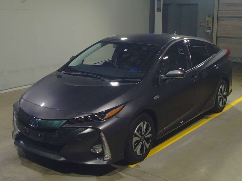 2018 Toyota Prius PHV ZVW52[0]