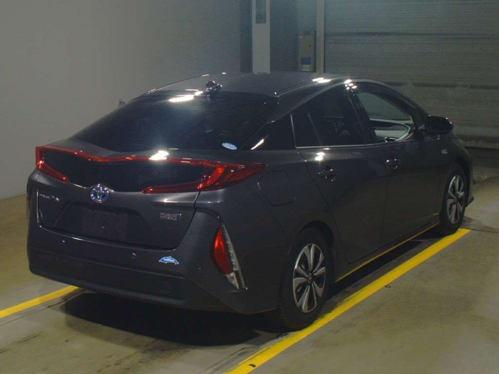 2018 Toyota Prius PHV ZVW52[1]