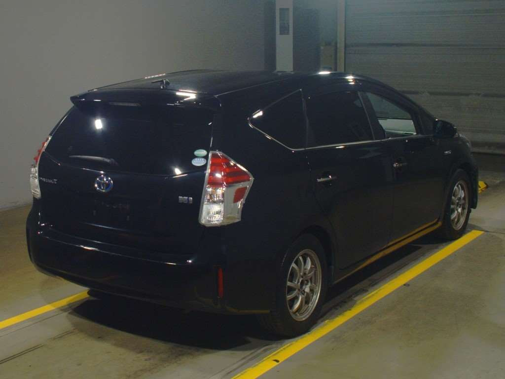 2018 Toyota Prius alpha ZVW41W[1]