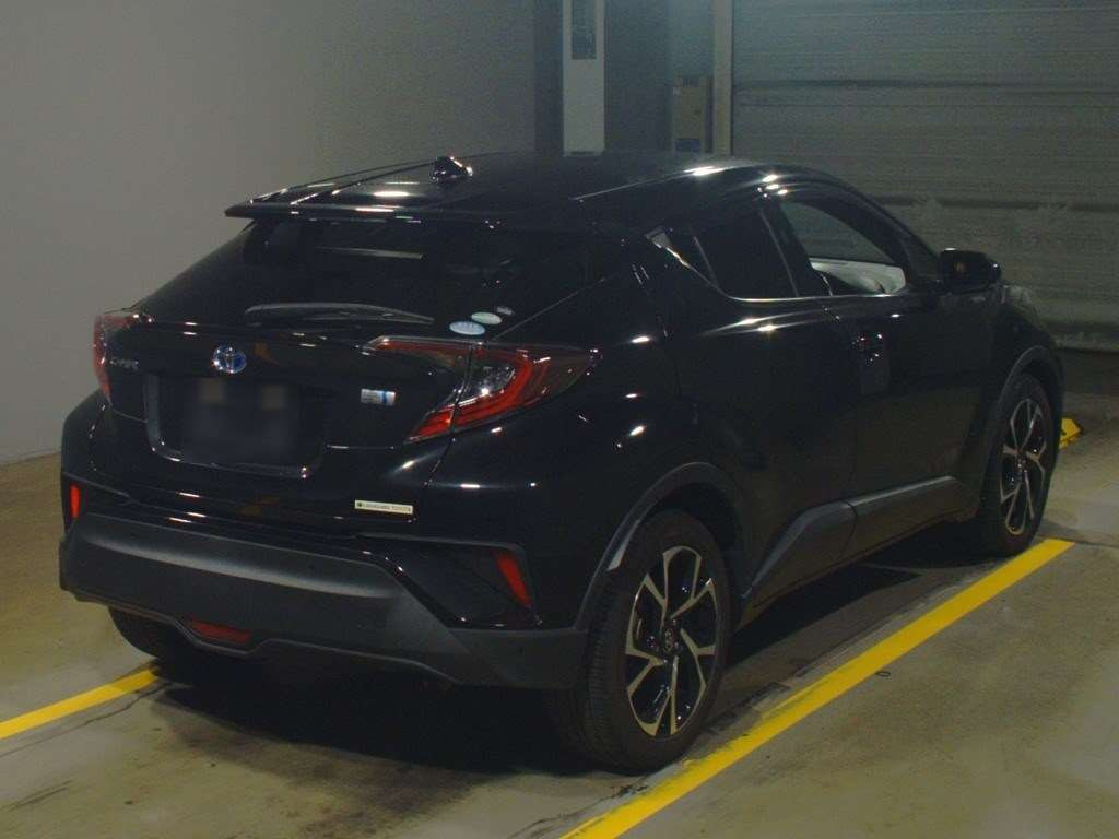 2017 Toyota C-HR ZYX10[1]