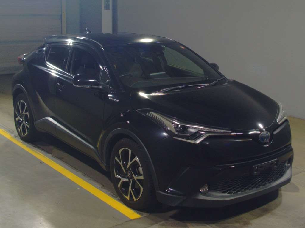 2017 Toyota C-HR ZYX10[2]