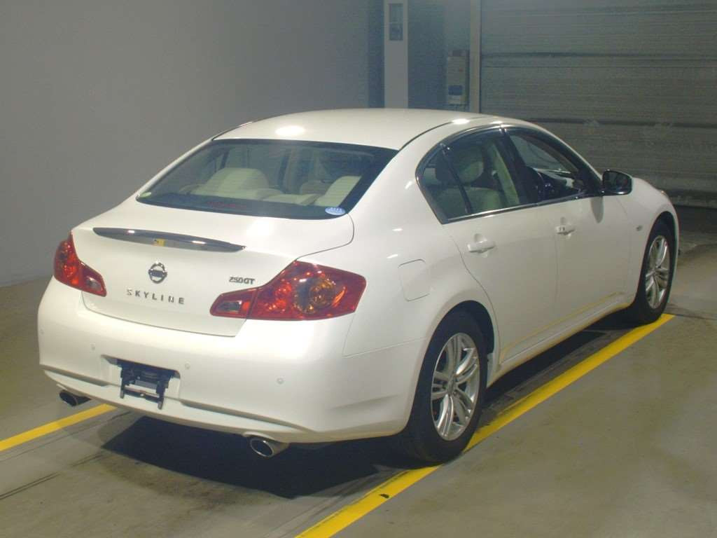 2010 Nissan Skyline V36[1]