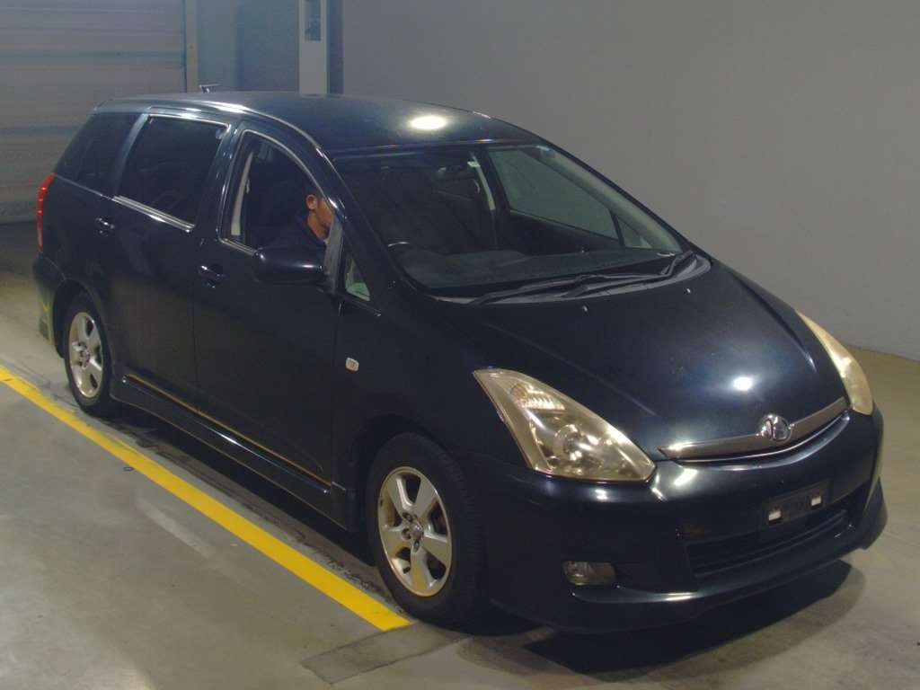 2005 Toyota Wish ZNE10G[2]