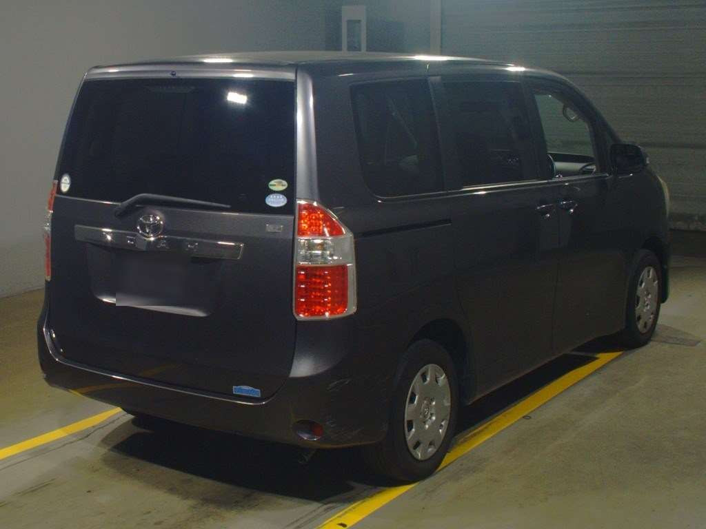 2007 Toyota Noah ZRR70G[1]