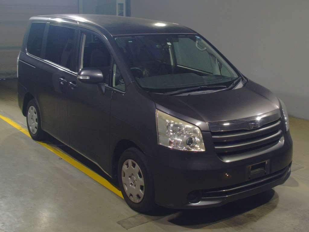 2007 Toyota Noah ZRR70G[2]