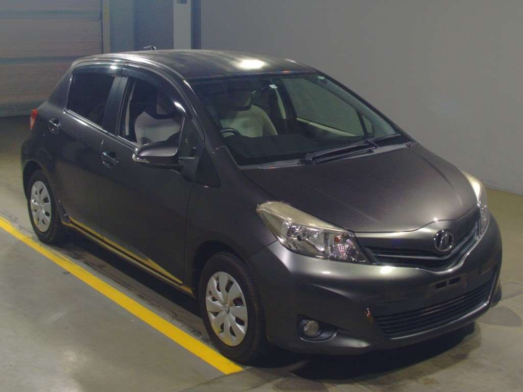 2014 Toyota Vitz KSP130[2]