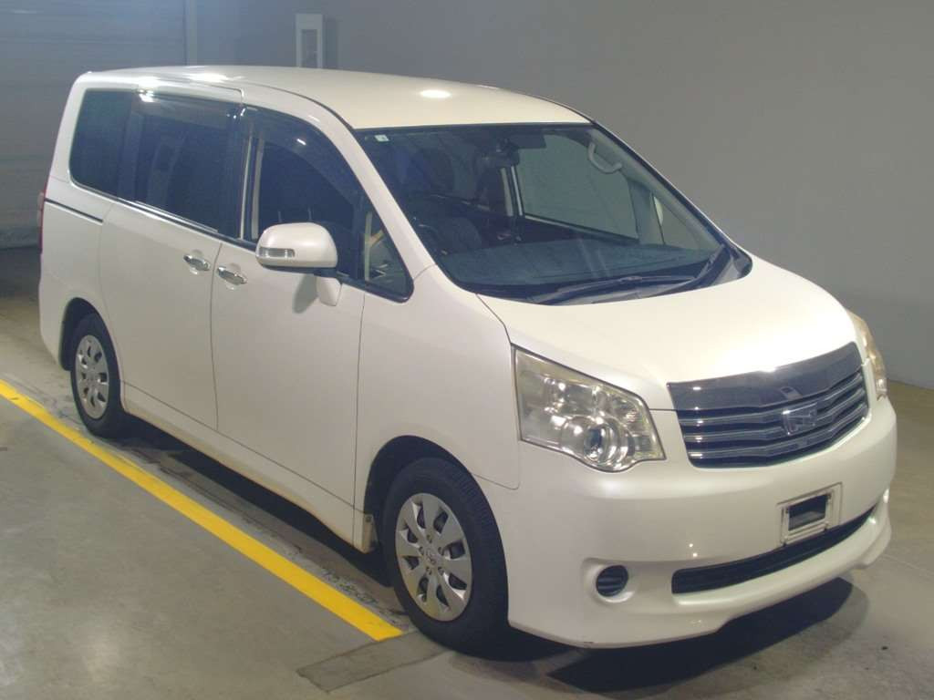 2012 Toyota Noah ZRR70G[2]