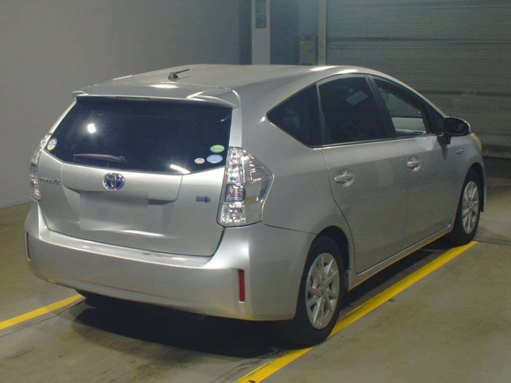 2012 Toyota Prius alpha ZVW41W[1]