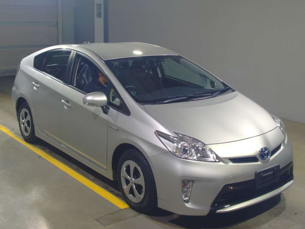 2014 Toyota Prius ZVW30[2]