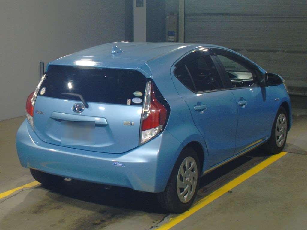 2015 Toyota Aqua NHP10[1]