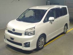 2013 Toyota Voxy