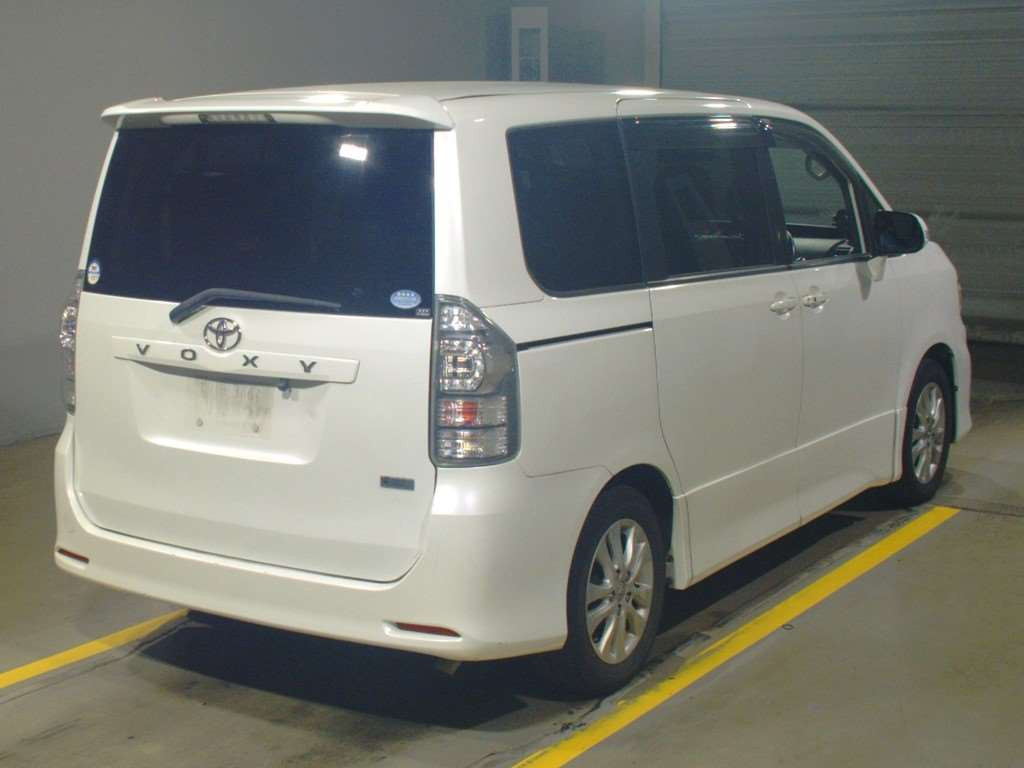 2013 Toyota Voxy ZRR70W[1]