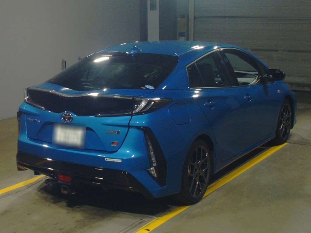 2019 Toyota Prius PHV ZVW52[1]