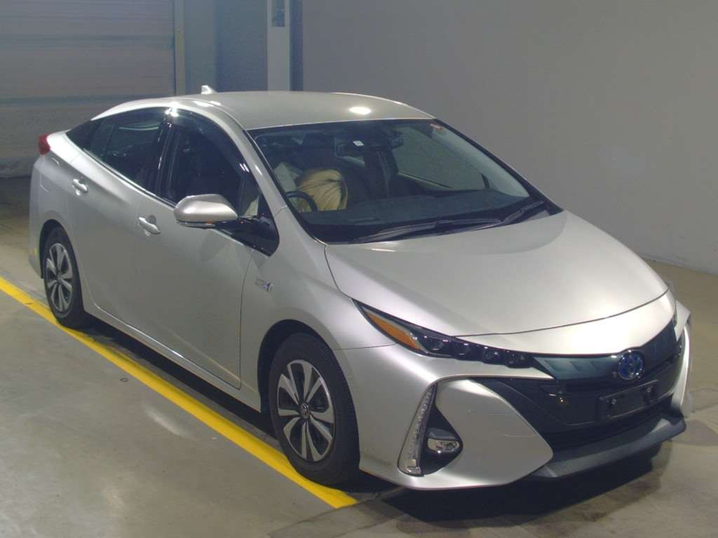 2021 Toyota Prius PHV ZVW52[2]