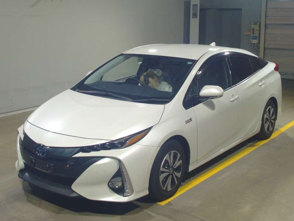 2022 Toyota Prius PHV ZVW52[0]