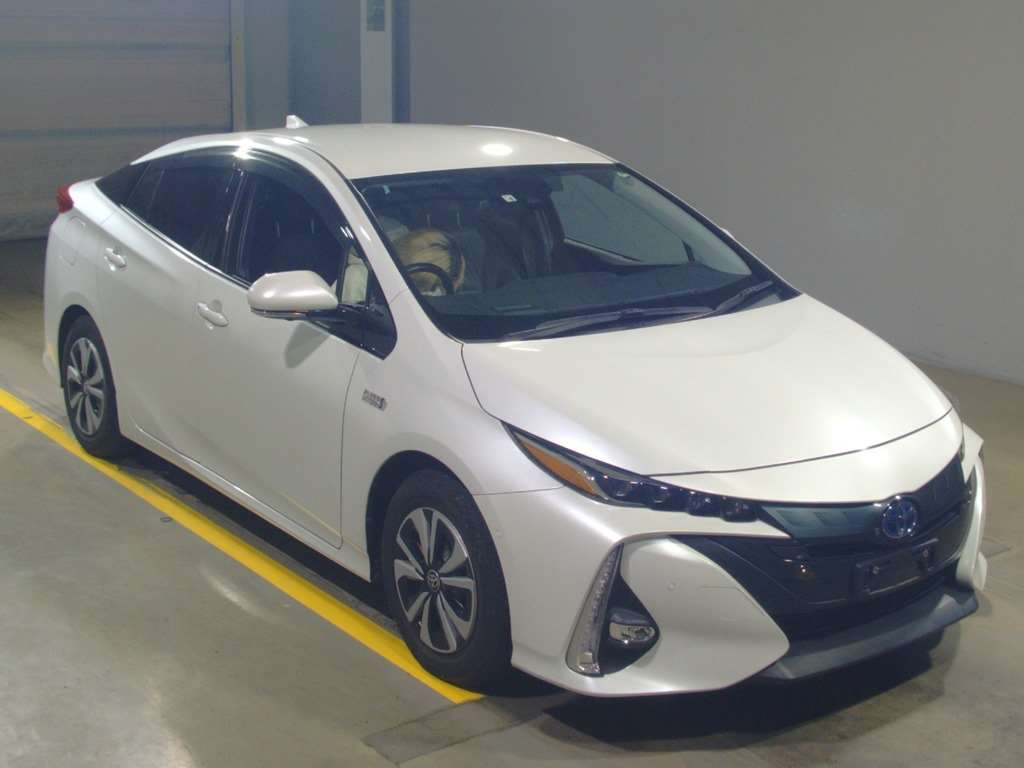 2022 Toyota Prius PHV ZVW52[2]