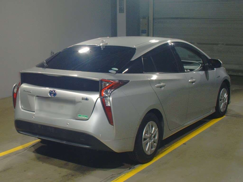 2017 Toyota Prius ZVW50[1]