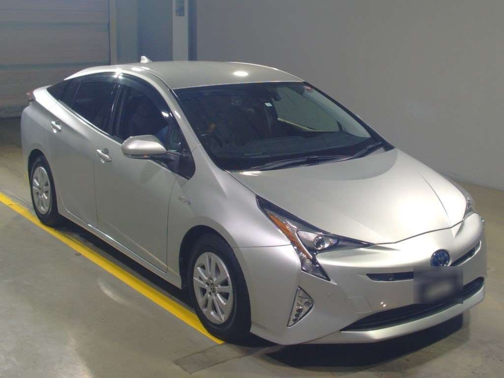 2017 Toyota Prius ZVW50[2]