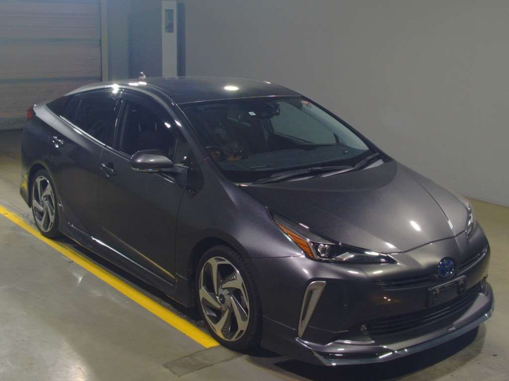 2021 Toyota Prius ZVW55[2]