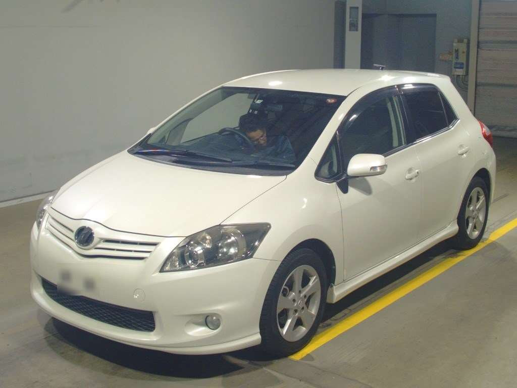 2011 Toyota Auris NZE151H[0]