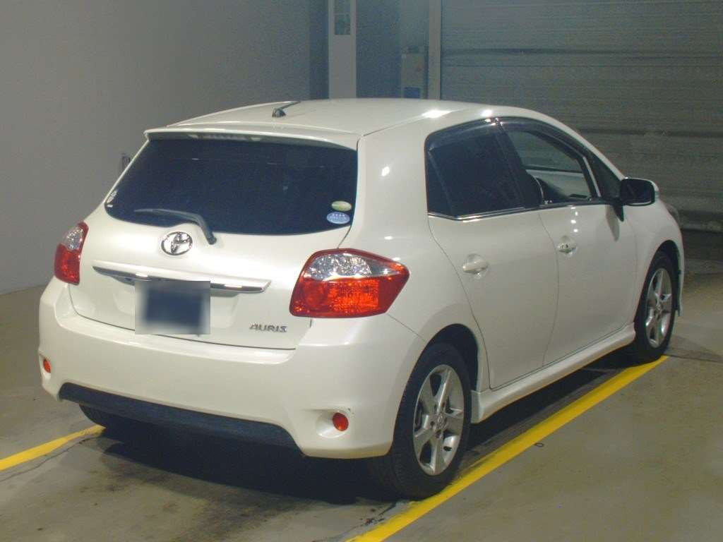 2011 Toyota Auris NZE151H[1]