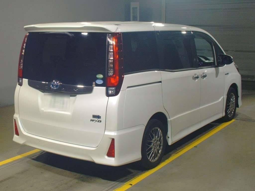 2016 Toyota Noah ZWR80W[1]