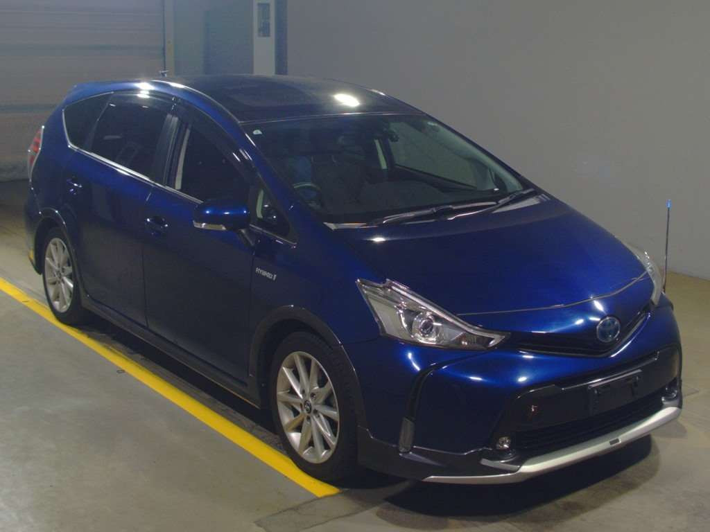 2017 Toyota Prius alpha ZVW41W[2]