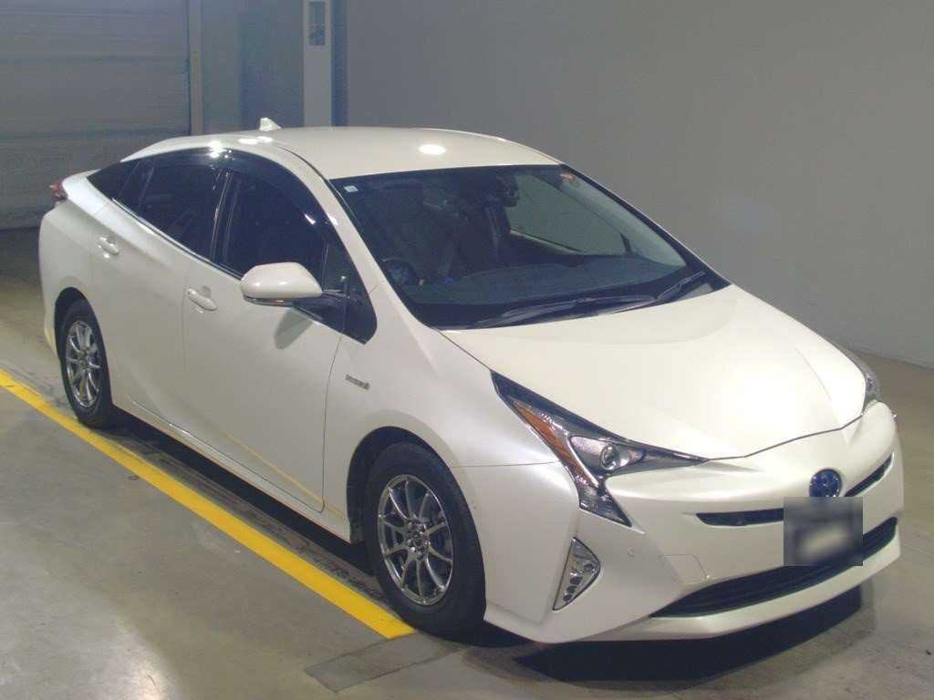 2018 Toyota Prius ZVW50[2]