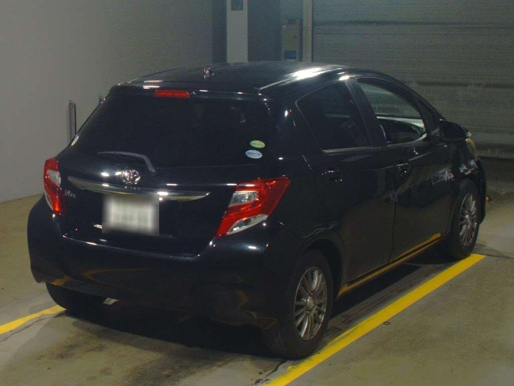 2014 Toyota Vitz NSP130[1]