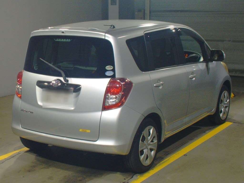 2010 Toyota Ractis SCP100[1]