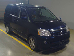 2005 Toyota Noah