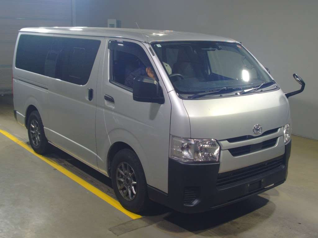 2020 Toyota Hiace Van GDH201V[2]