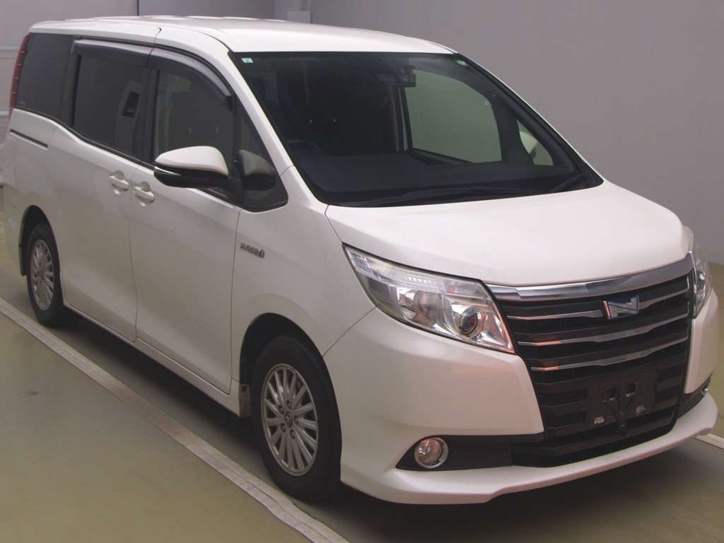 2017 Toyota Noah ZWR80G[2]