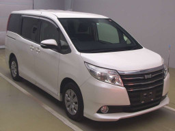 2016 Toyota Noah