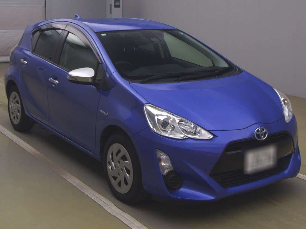 2016 Toyota Aqua NHP10[2]