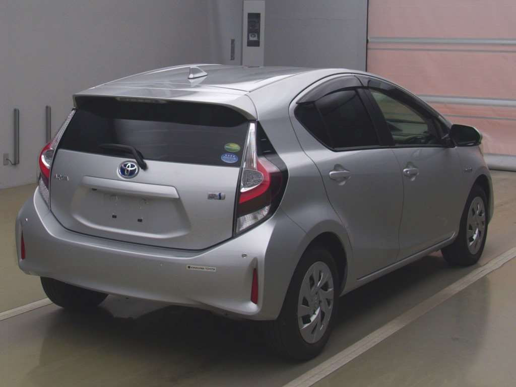 2019 Toyota Aqua NHP10[1]