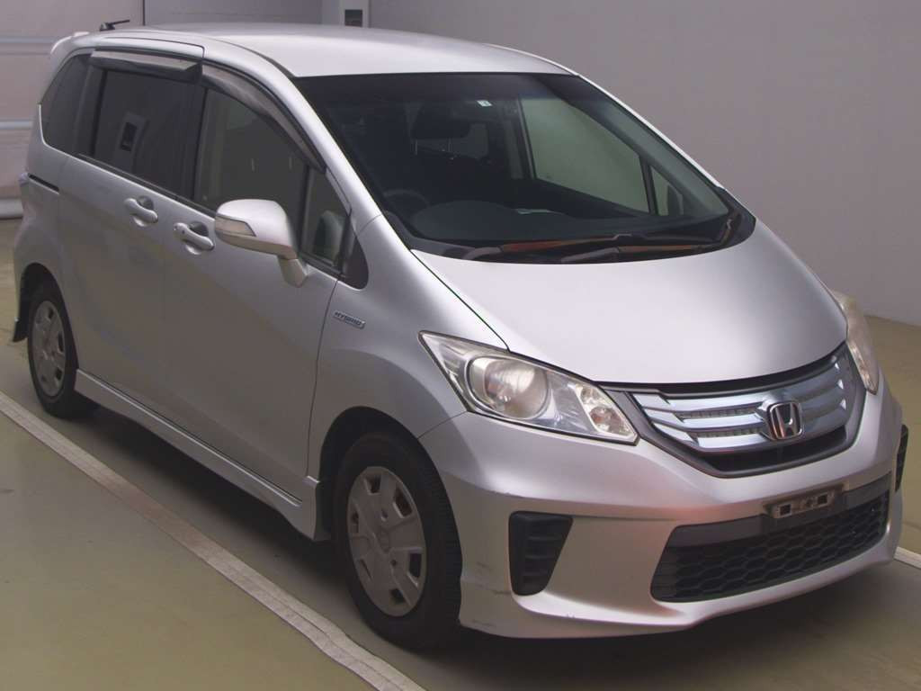 2012 Honda Freed hybrid GP3[2]