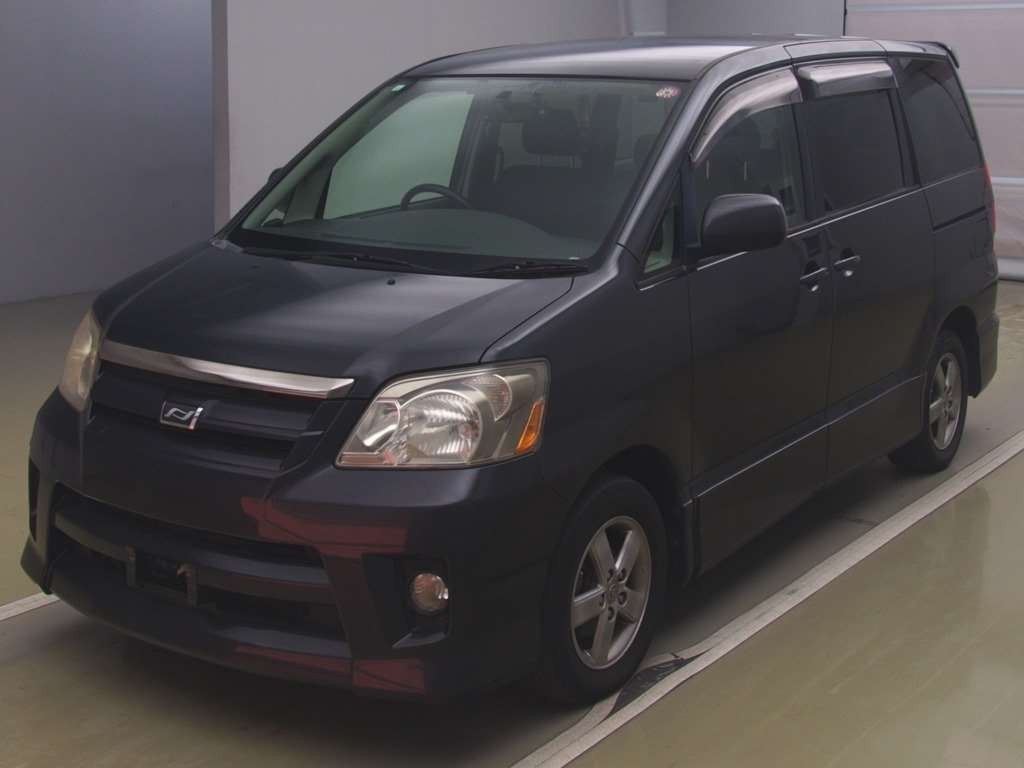 2004 Toyota Noah AZR60G[0]