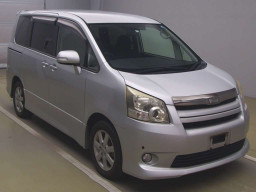 2007 Toyota Noah