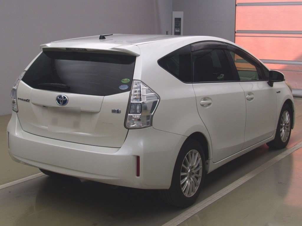 2012 Toyota Prius alpha ZVW41W[1]