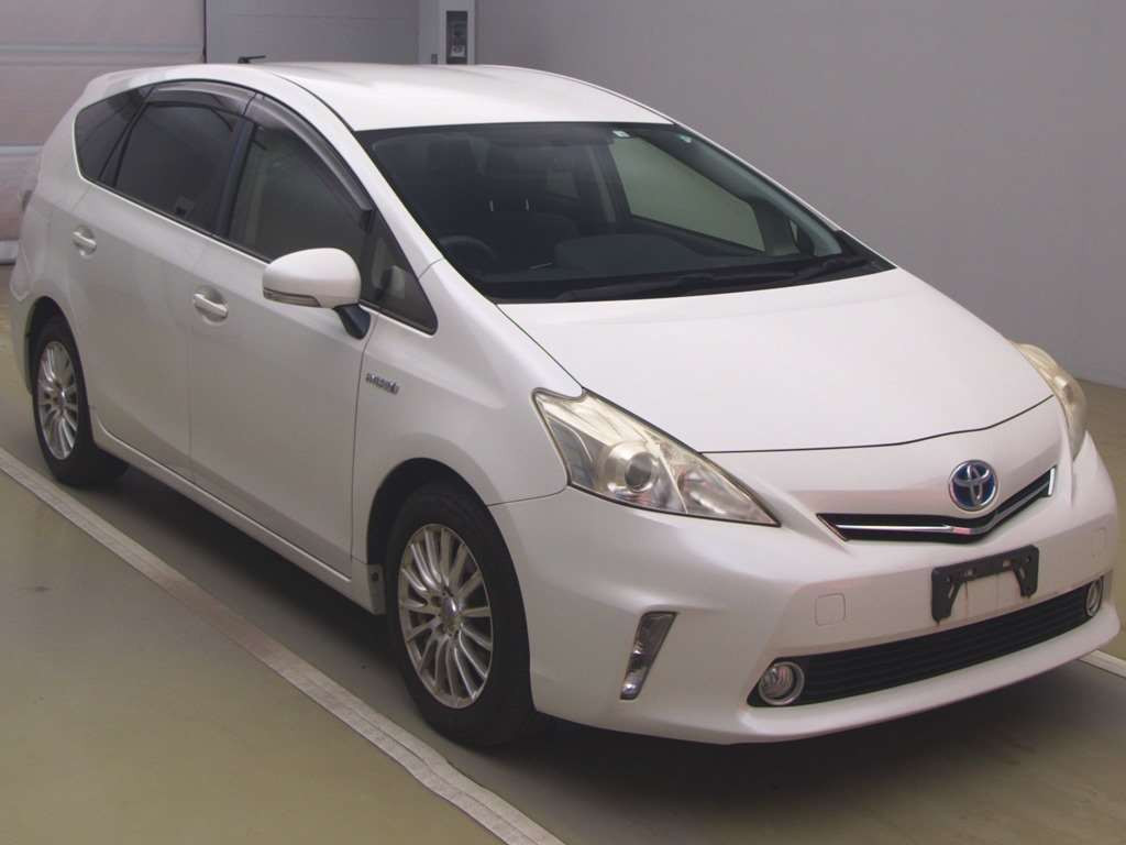 2012 Toyota Prius alpha ZVW41W[2]