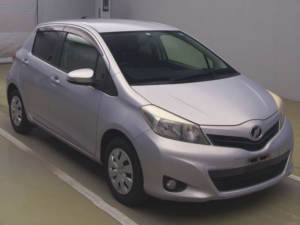 2013 Toyota Vitz KSP130[2]