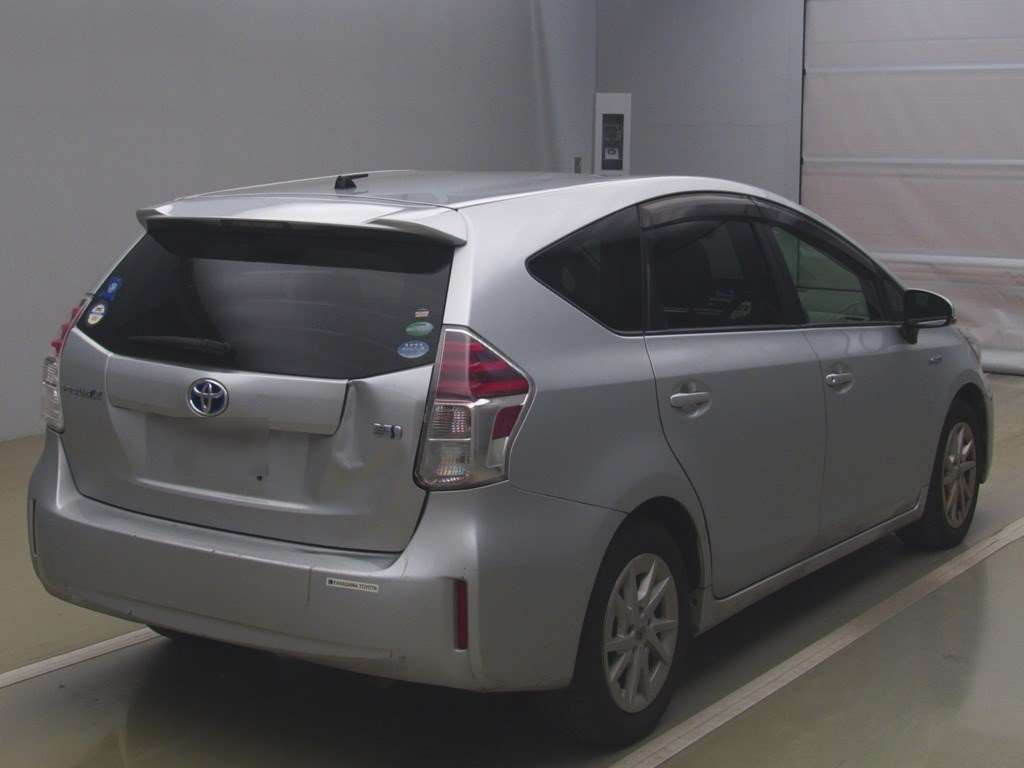 2015 Toyota Prius alpha ZVW41W[1]