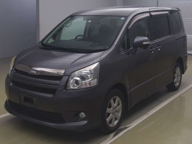 2007 Toyota Noah