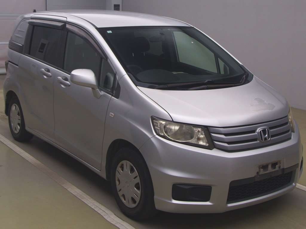 2010 Honda Freed Spike GB3[2]